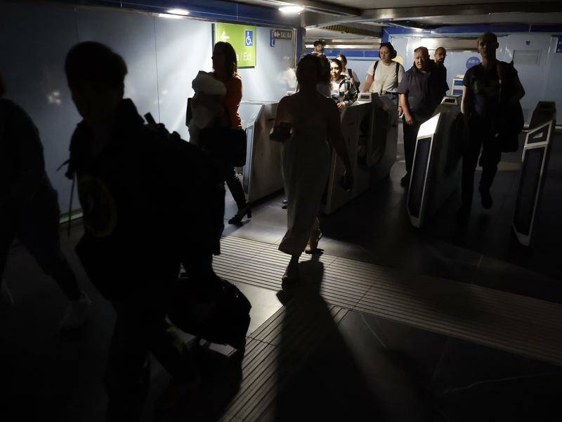 Major power outages across Spain and Portugal hit transport systems, mobile networks, traffic lights and more – Europe live