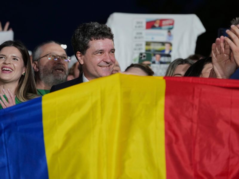 Centrist Nicuşor Dan on course to win Romanian election with 99% of votes counted