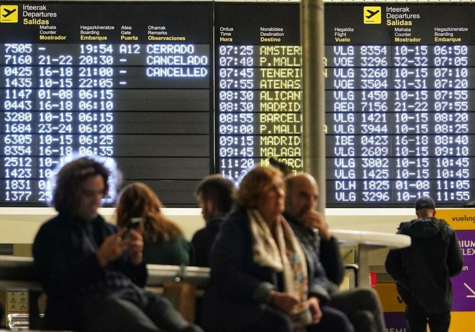EU agrees to increase flight delay times before passengers get compensation