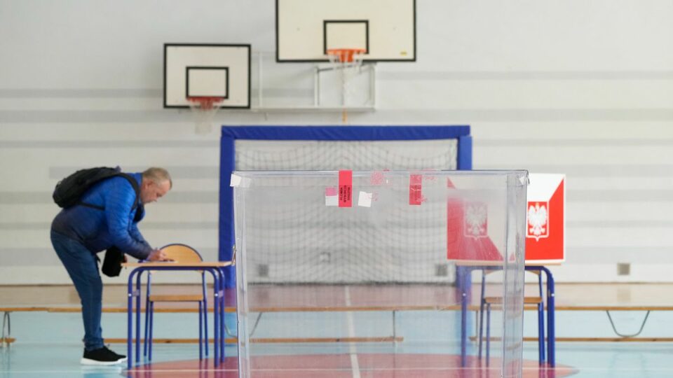 Poland goes to the polls in second round of close-fought presidential election