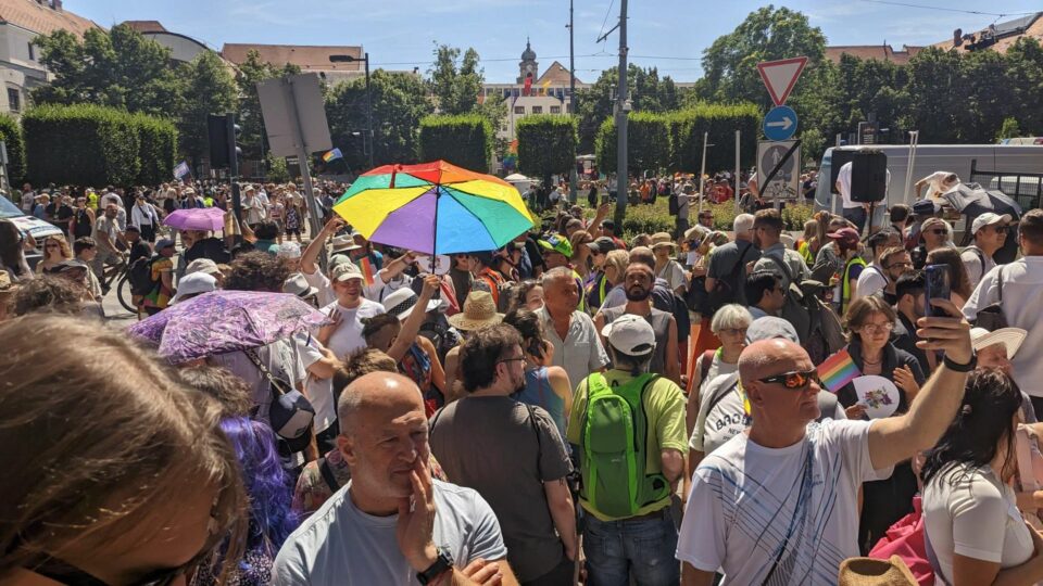 Tens of thousands defy Hungary’s ban on Pride in protest against Orbán
